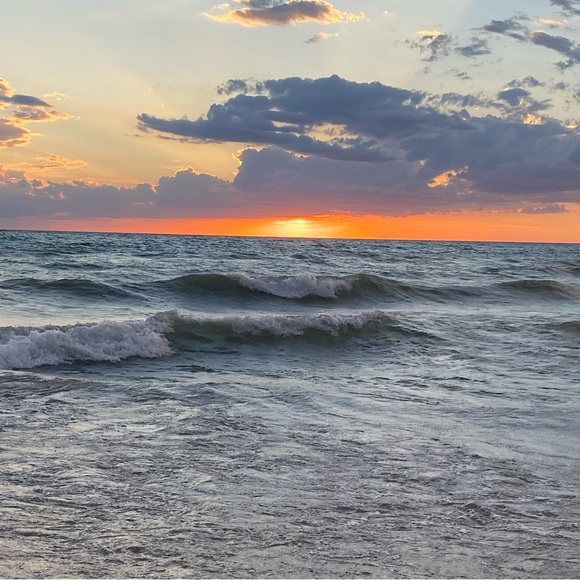 Meet your Posher, Laura - Picture 7 of 10